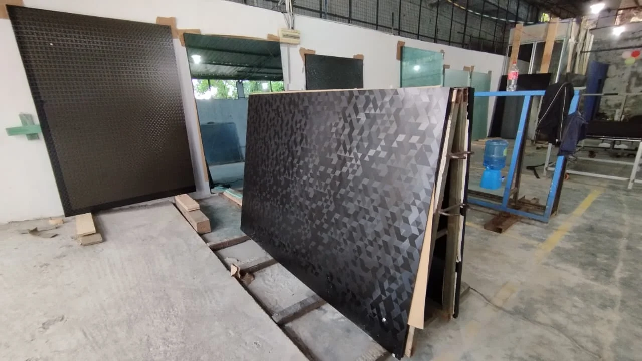 Designed Glass - 5mm  (1 sq. ft)
